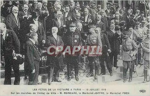 Moderne Karte Les Fetes de la Victoire a Paris 13 Juillet 1919 Sur les Marches de l'Hotel de Ville Militaria