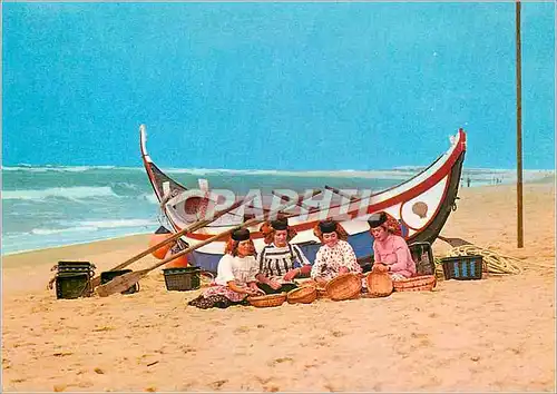 Cartes postales moderne Praia da Vieira (Portugal) Vendeuses de Poisson Bateau Folklore