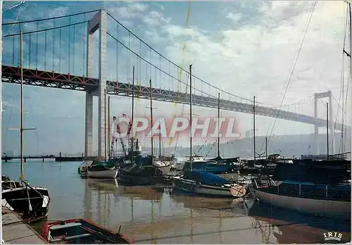 Cartes postales moderne Bordeaux (Gironde) Grand Pont de Bordeaux Entrepris le 20 mai 1960 Inaugure le 6 mai 1967 Bateau
