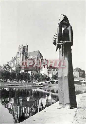 Cartes postales moderne Musee d'Auxerre Les Mains Vides Statue de Francois Brochet des Innocents Massacres