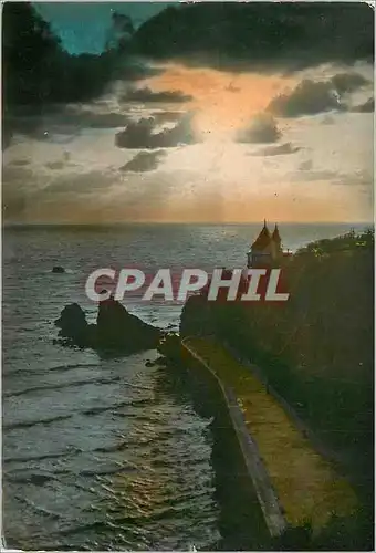 Cartes postales moderne Biarritz Coucher de Soleil sur la Villa Belza