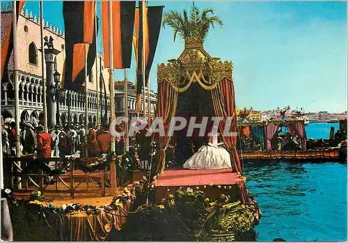 Cartes postales moderne Venezia Fete Traditionnelle dans le Bassin de S Marc