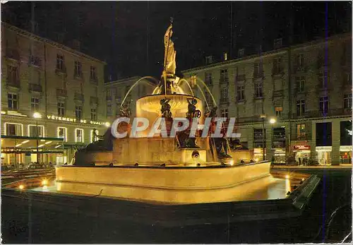 Cartes postales moderne Nantes Place Royale la Fontaine Illuminee