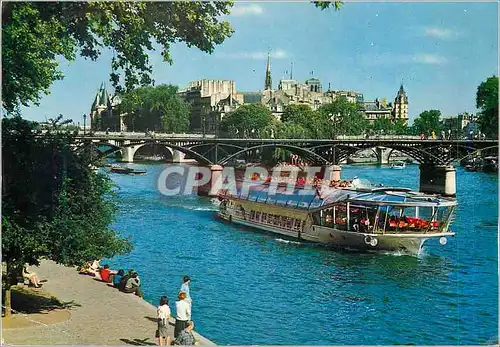 Cartes postales moderne Paris le Pont des Arts et l'Ile de la Cite Bateau Peniche