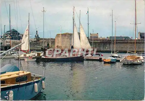 Moderne Karte Concarneau La Bretagne en Couleurs Devant la Ville Close Bateaux