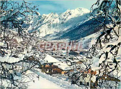 Moderne Karte La Clusaz (Haute Savoie) Altitude 1100 2600 m La Station sous la Neige avec au fond la Chaine de
