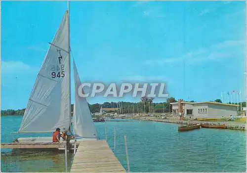 Cartes postales moderne Etang de Baye (Nievre) Embarcadere du Club Nautique Bateau