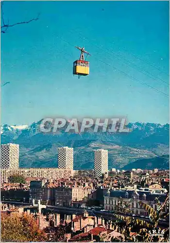 Cartes postales moderne Grenoble (Ville Olympique) Vue Generale le Telepherique au Fond la Chaine de Belledonne