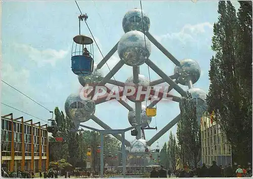 Cartes postales moderne Exposition Universelle de Bruxelles L'Atomium a gauche le Pavillon d'Egicarte