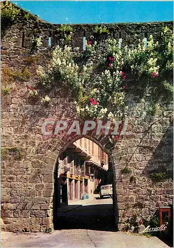 Cartes postales moderne St Jean Pied de Port (B P) Une Vieille Porte Medievale et la Rue de l'Eglise
