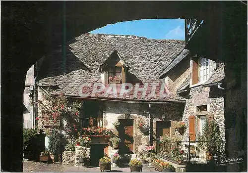 Cartes postales moderne Photos Francis Debaisieux La Maison est si Fraiche au Milieu du Soleil qu'on dirait qu'elle s'es