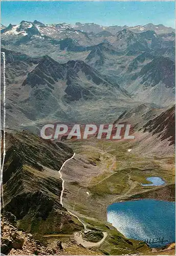Cartes postales moderne Le Col de Sencours et le Lac d'Oncet vus de la Route du Pic du Midi Les Pyrenees Au fond le Mass