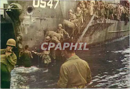 Cartes postales moderne Debarquement en Normandie Debarquement d'un Transport de Troupes Militaria