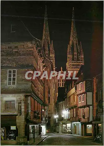 Cartes postales moderne En Bretagne Quimper La Nuit Du Haut de la Cathedrale St Corentin Le Roi Gradlon Veille sur cite