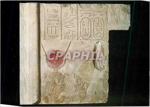 Cartes postales moderne Paris Musee du Louvre Departement des Antiquites Egyptiennes Le Roi Nectanebo II et la deesse Is