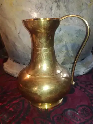 Vase/ Kanne aus Messing