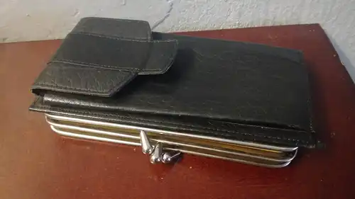 Vintage Spektacle case!
Brillenetui und Portemonnaie in Einem
LEDER