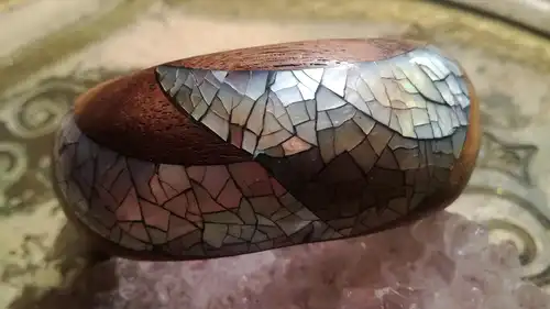 Armreif ause Holz mit Perlmutt/ Muschel - Inlay