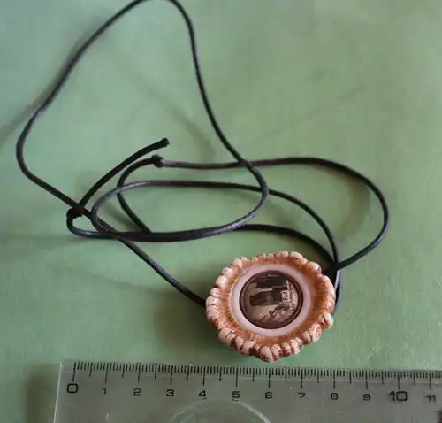 toller alter Anhänger - Bild Bad Liebenwerder mit Lederband - Alter ???? 