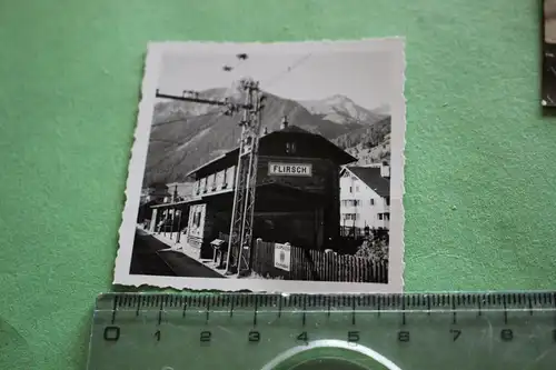 tolles altes Foto - Bahnhof  Flirsch - Gebäude 
