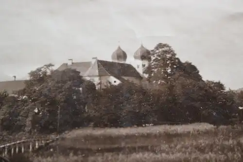 tolles altes Foto - Ortschaft - Kirche oder Kloster ? da großes Seitengebäude da