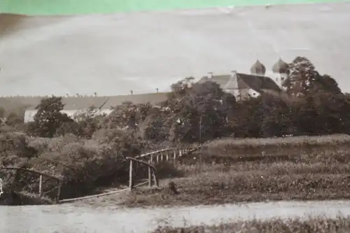 tolles altes Foto - Ortschaft - Kirche oder Kloster ? da großes Seitengebäude da