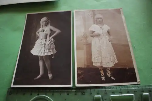 zwei tolle alte Fotos hübsches Frau in Kostümen  20-30er Jahre?