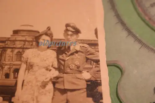 tolles altes Foto -  Dresden Zwinger -  Pilot mit EK I und Frontflugspange 1943