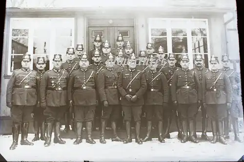 zwei tolle alte Glasnegative - Gruppenfoto Polizisten Tschako  - 1910-20 ???