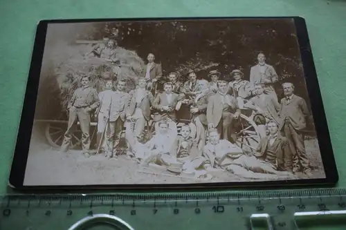 tolles altes Gruppenfoto - Schüler ? Studenten ? - rechts Lehrer ??