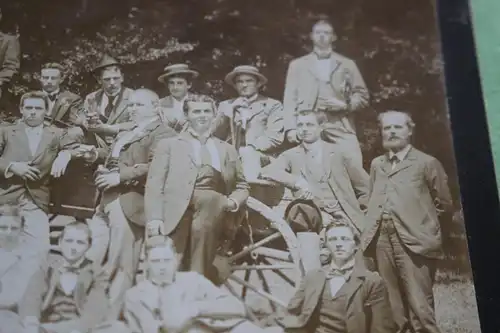 tolles altes Gruppenfoto - Schüler ? Studenten ? - rechts Lehrer ??