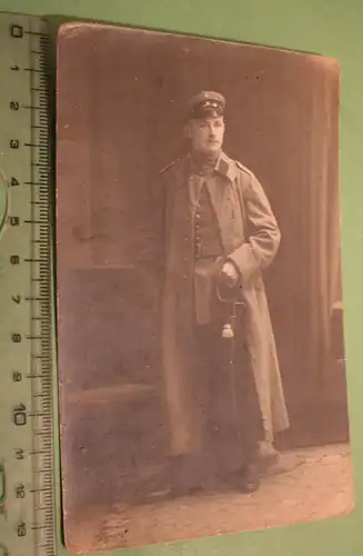 tolles altes Foto - Portrait eines Soldaten mit Mantel - Königsberg 