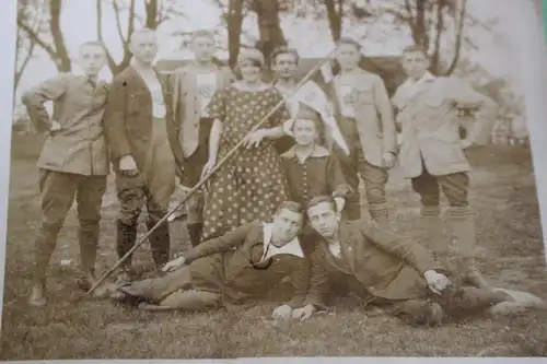 tolles altes Foto - Gruppenfoto Verein Turnerbund  Fahne in der Hand  20-30er Ja