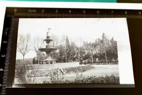 tolles altes Negativ -  mir unbekannter Springbrunnen