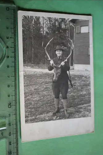 tolles altes Foto -Jäger mit Trophähe - großes Geweih -  50 -60er Jahre ?