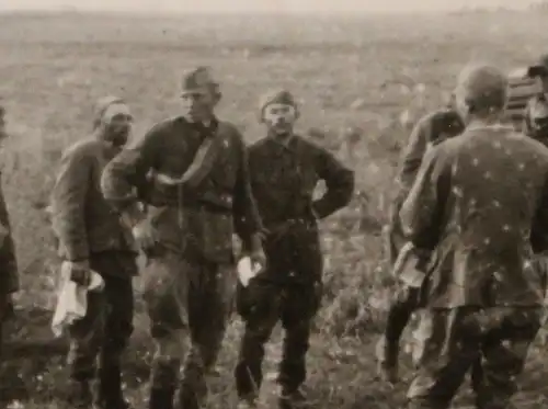 tolles altes Foto - russische Überläufer ??? weisse Tücher ? Dnjepr