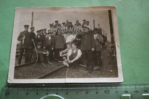 tolles altes Foto - Eisenbahner - Schienen verlegen ?  1910-20 ???