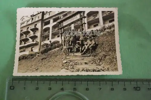 tolles altes Foto - Soldaten im Grand Hotel Panhans und Strandbad - Österreich