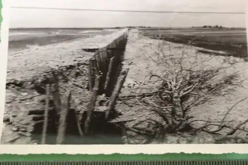 tolles altes Foto - Panzergraben / Tankgraben Ukraine Mariupol