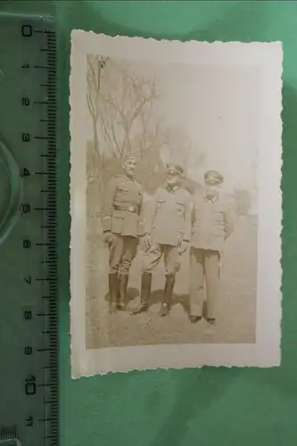 tolles altes Foto drei Soldaten - Hauptmann, Leutnant , Hauptfeldfebel 