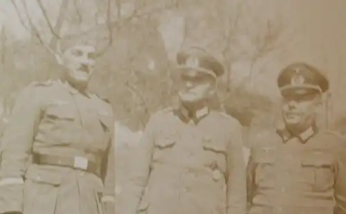 tolles altes Foto drei Soldaten - Hauptmann, Leutnant , Hauptfeldfebel