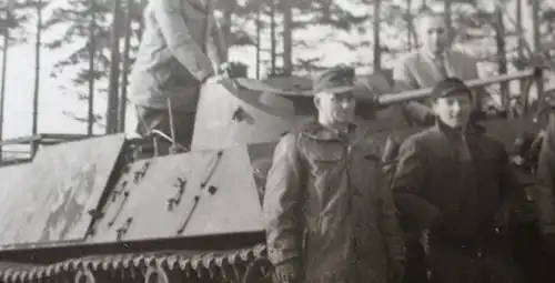 Zwei tolle alte Fotos - Schützenpanzer (lang) HS 30 ??? mit Soldaten