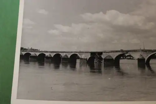 interessantes altes Foto - zerstörte Brücke bei Gien ???