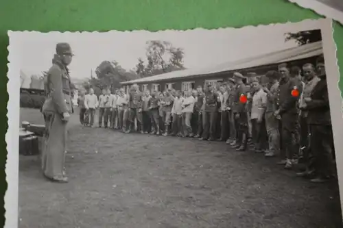 zwei tolle alte Fotos - Soldaten mit Koffern, Rekruten ?