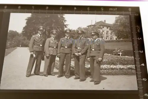 tolles altes Negativ - fünf Soldaten der Luftwaffe in Uniform 