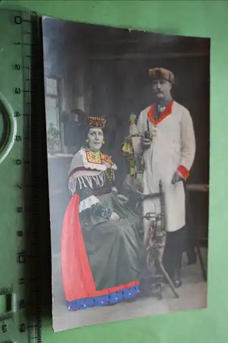 tolles altes Foto - Portrait Mann und Frau in Tracht - nachcoloriert 1900-1920 ?