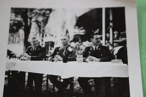 tolles altes Foto - Luftwaffe - Offiziere ? sitzen am Tisch