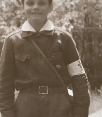 tolles altes Negativ - Junge in Uniform - Rotes Kreuz - DRK ??? 50-60er Jahre ??