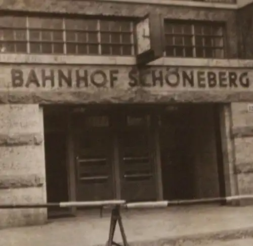 tolles altes Foto - Eingang Bahnhof Schöneberg