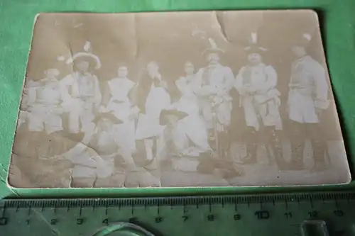 tolles altes Foto - Gruppe Soldaten in alten Uniformen ?  - 1900-1920 ??